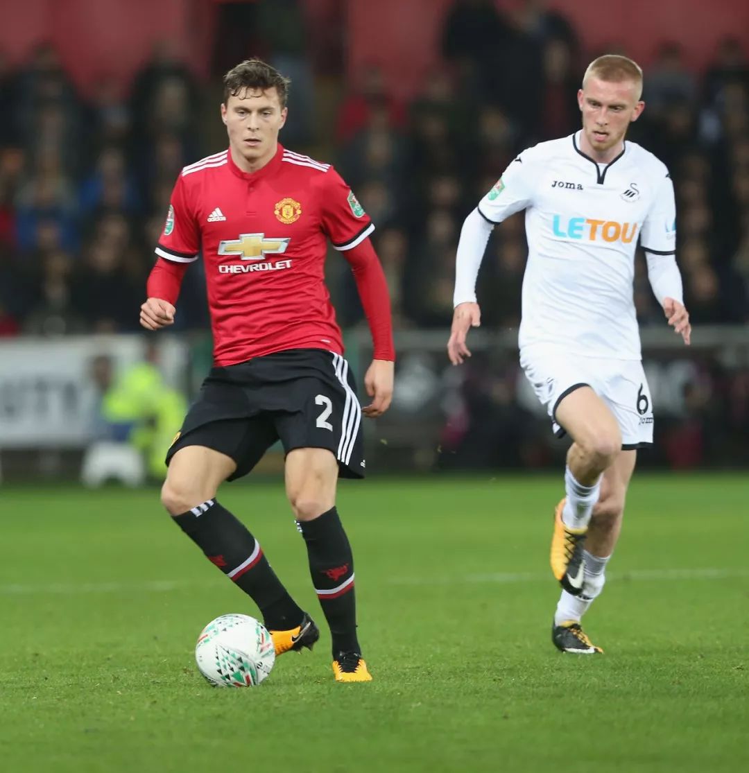 整个足球界 整个足球界