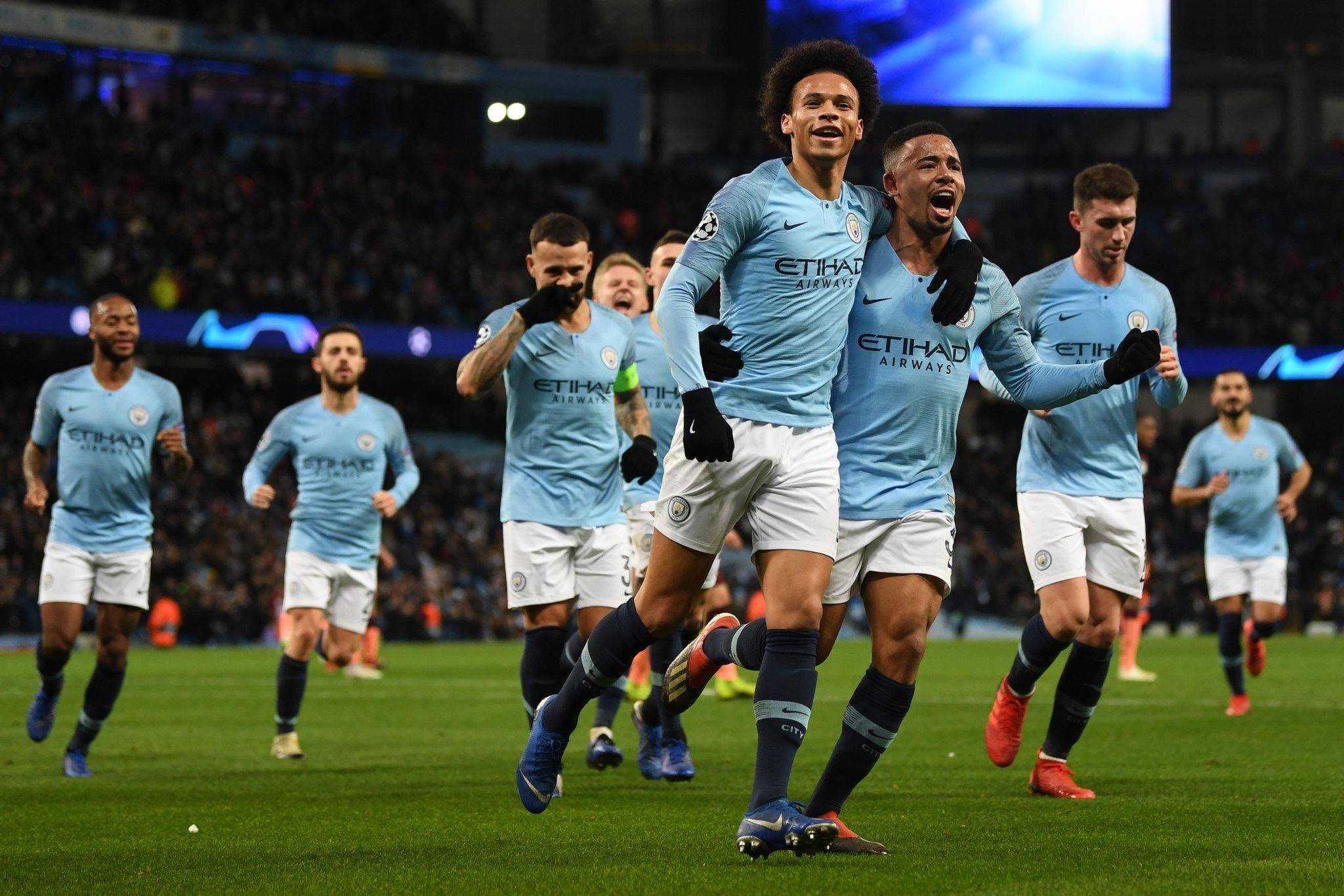 母的角色中 母的角色中